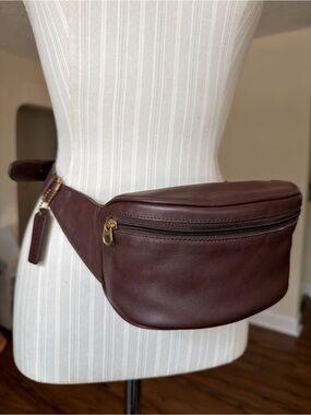 Vintage Coach Canteen Waist
Fanny Pack Brown Leather Bag
#0515 XS/S USA 90's